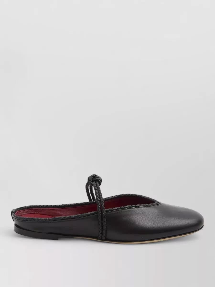 Here are the trendy flats of this spring! 12 Bottega Venetta ballet flats