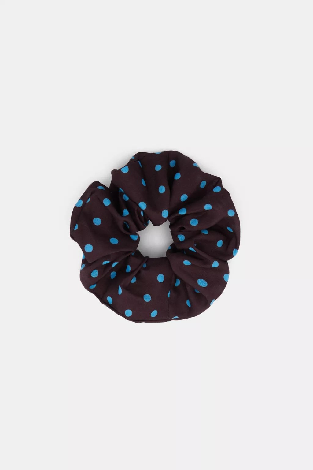 The polka dot print is back like never before! 45 Polka dot scrunchie by Pull & Bear
