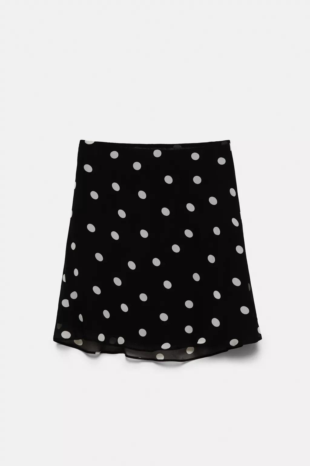 The polka dot print is back like never before! 22 Short black skirt with dots by Pull & Bear