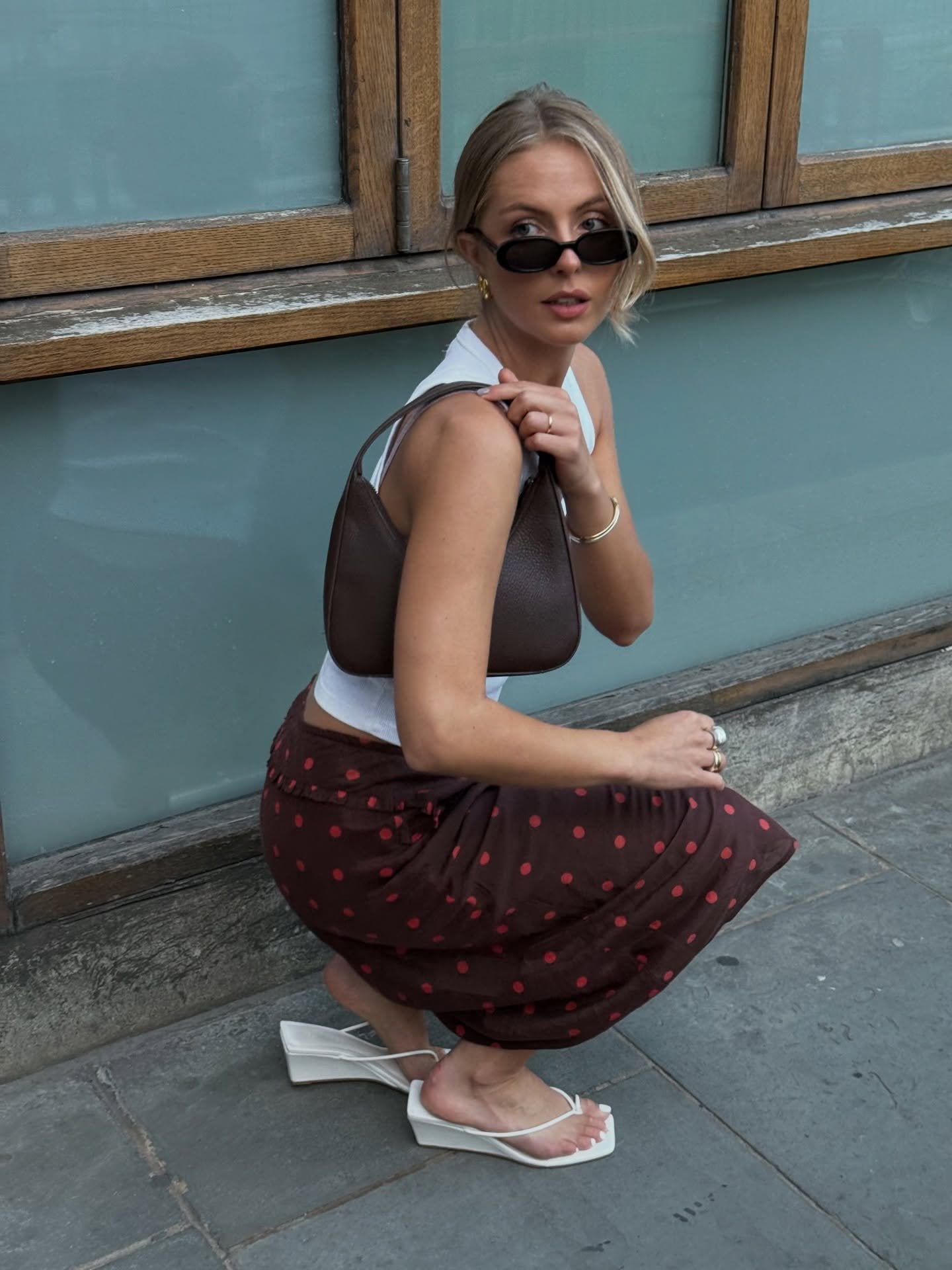Look skirt and wedge sandals women