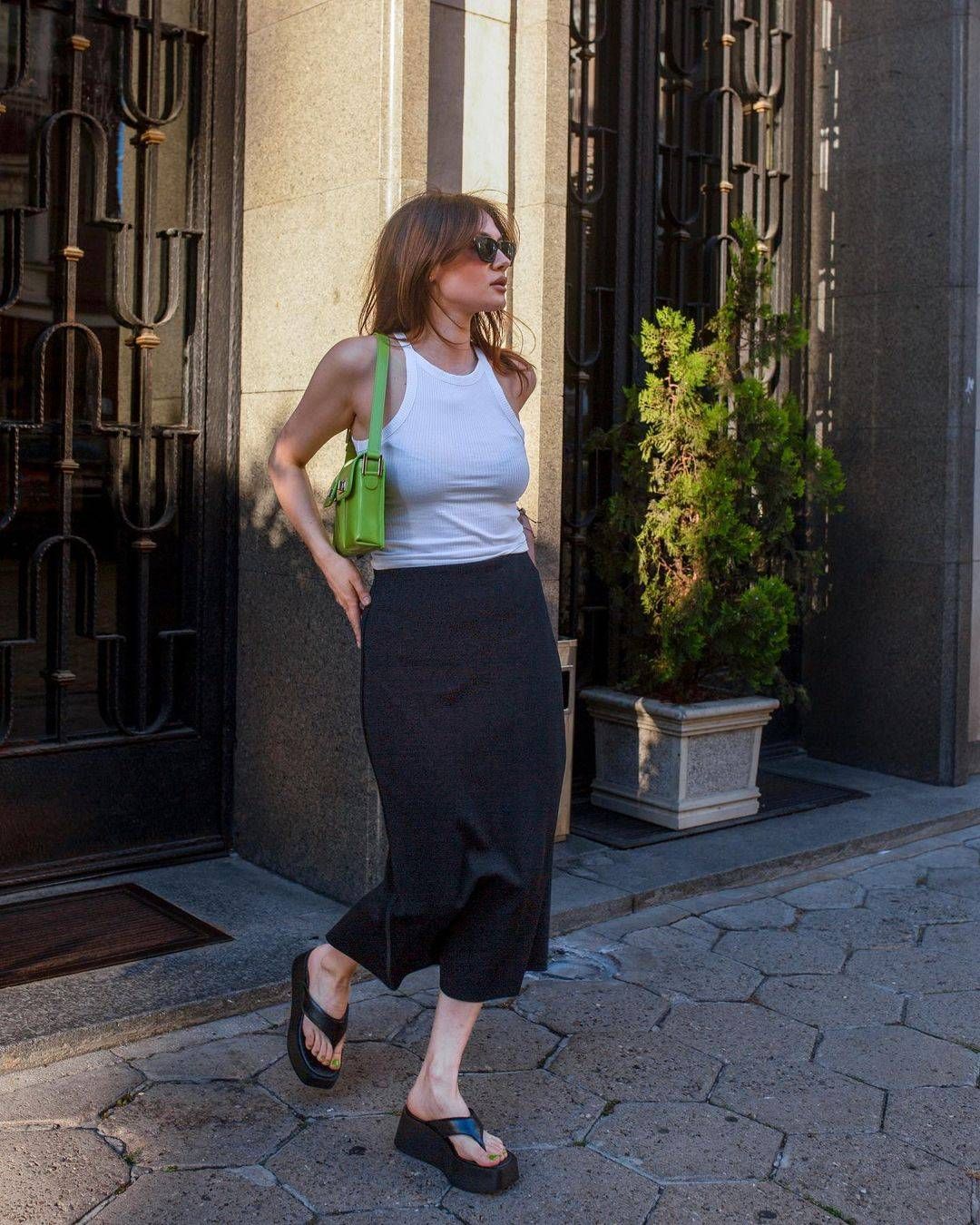 Black wedge flip-flop look