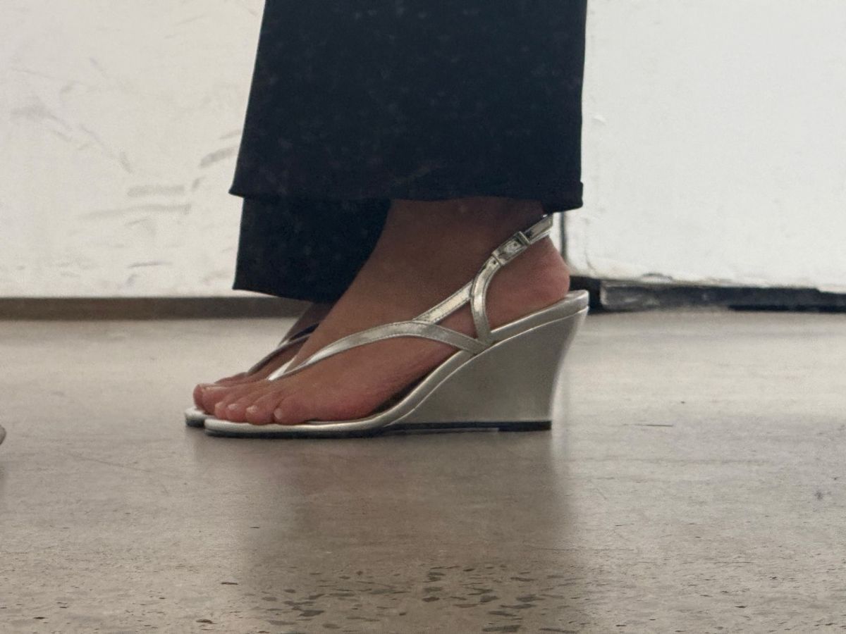 Casual wedge shoe look