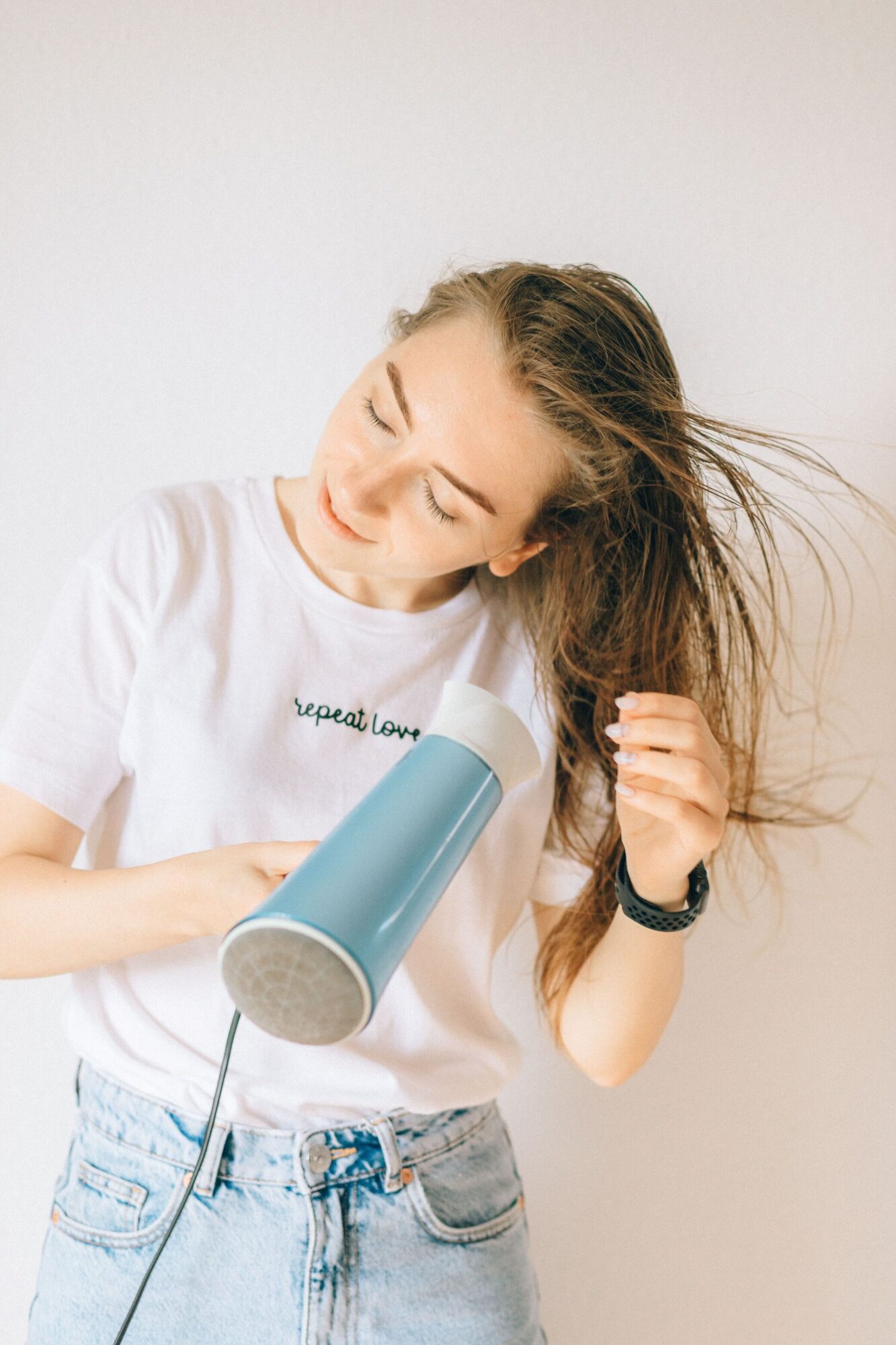 Why the salon blow-dry still feels untouchable 2 Heat alone does not create polish Why the salon blow dry still feels untouchable Modalova