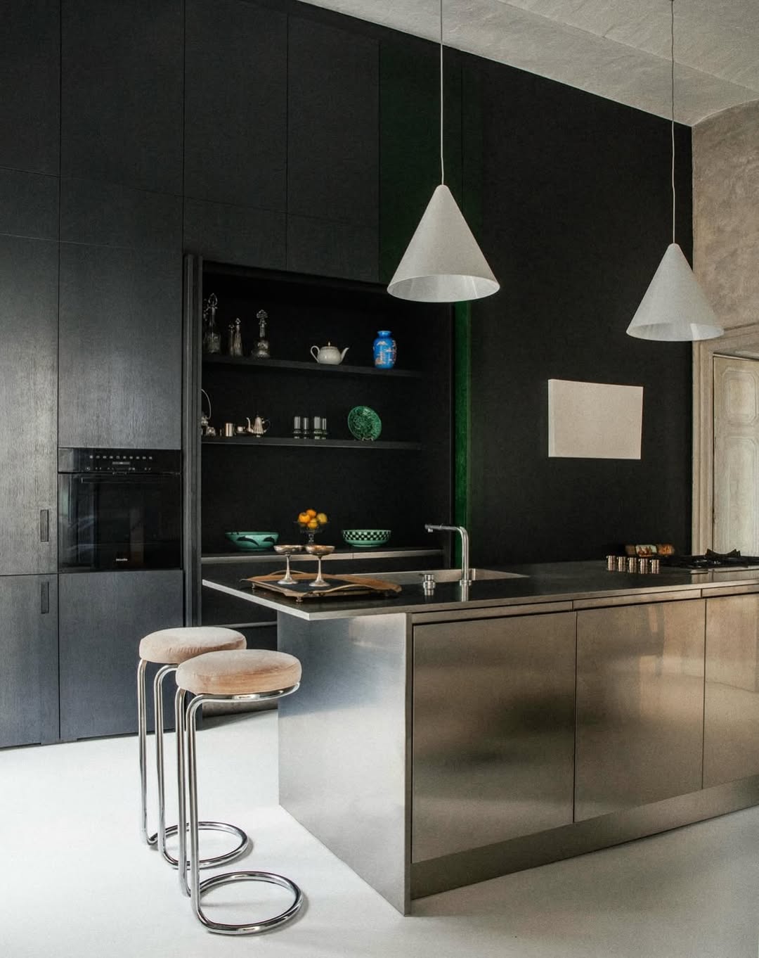 How vintage furniture defines a contemporary home 5 Where to source quality vintage furniture How vintage furniture defines a contemporary home Modalova
