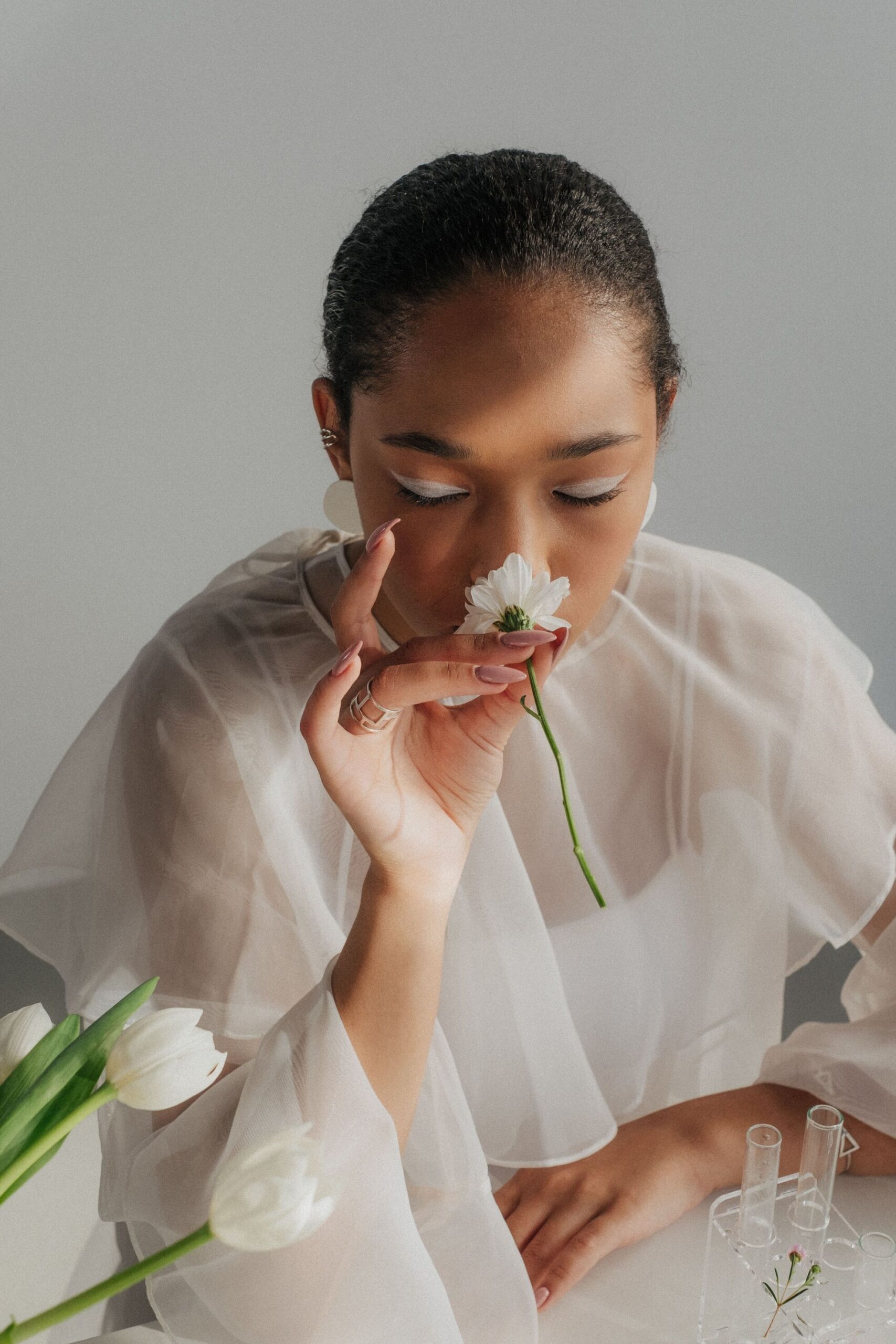 Why signature scents are the new fashion statement Modalova scaled