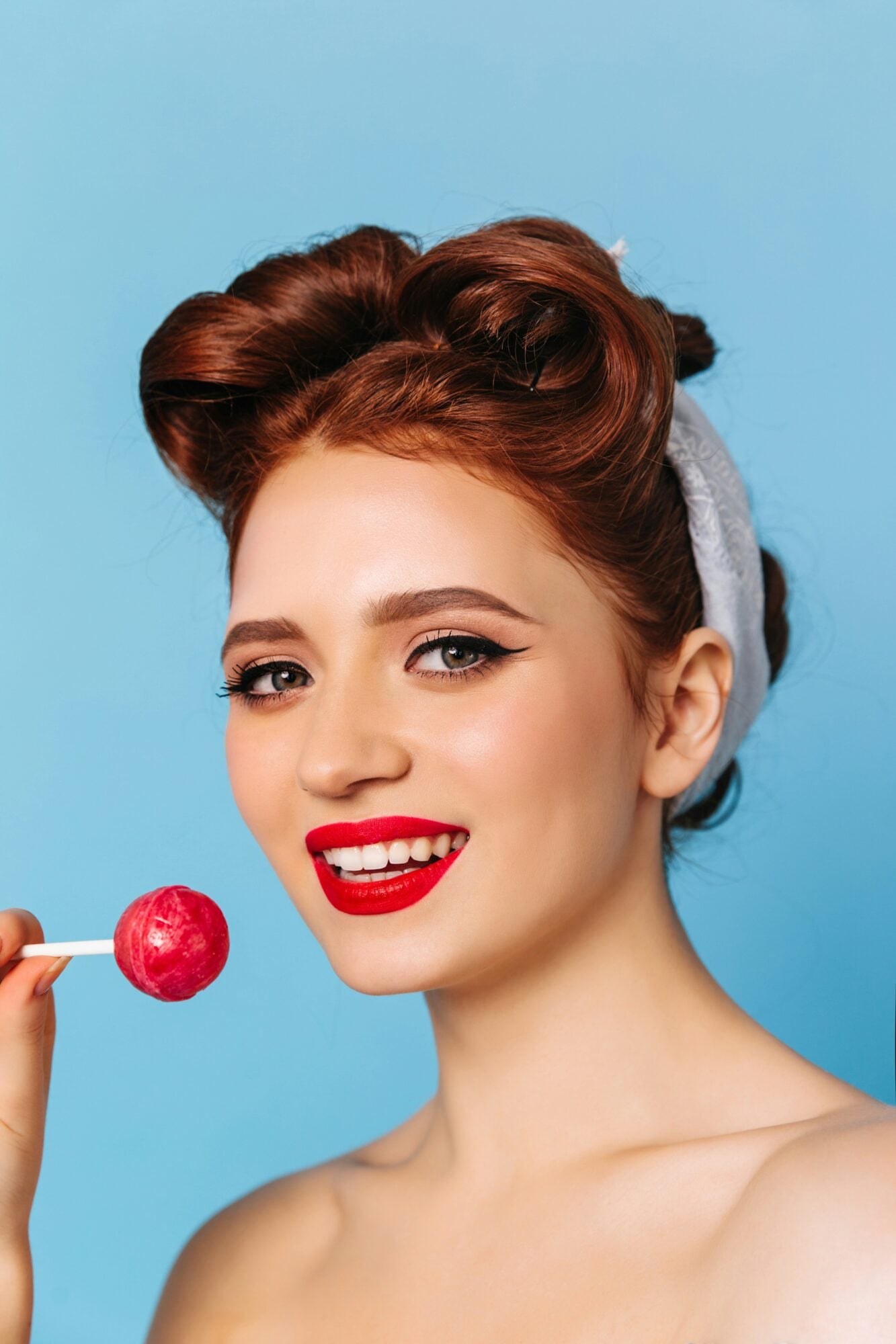 The Pin-Up Allure: Between Retro Glamour and Modernity 5 Beaute pin up des details precis jamais figes Lallure pin up entre glamour retro et modernite Modalova
