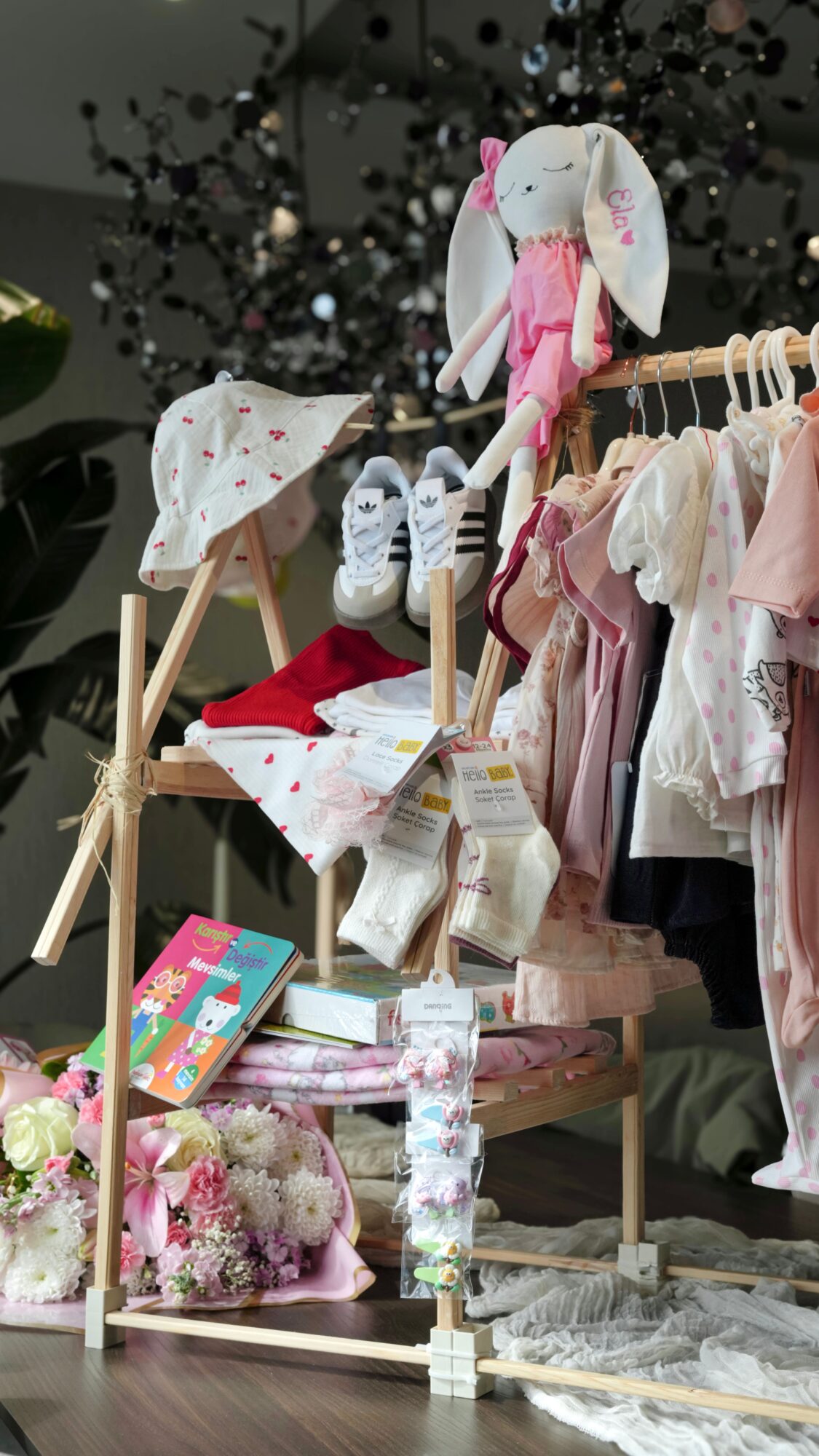 Choosing the Perfect Baby Wardrobe 3 Composer un vestiaire pratique et harmonieux Bien choisir le premier vestiaire de bebe Modalova