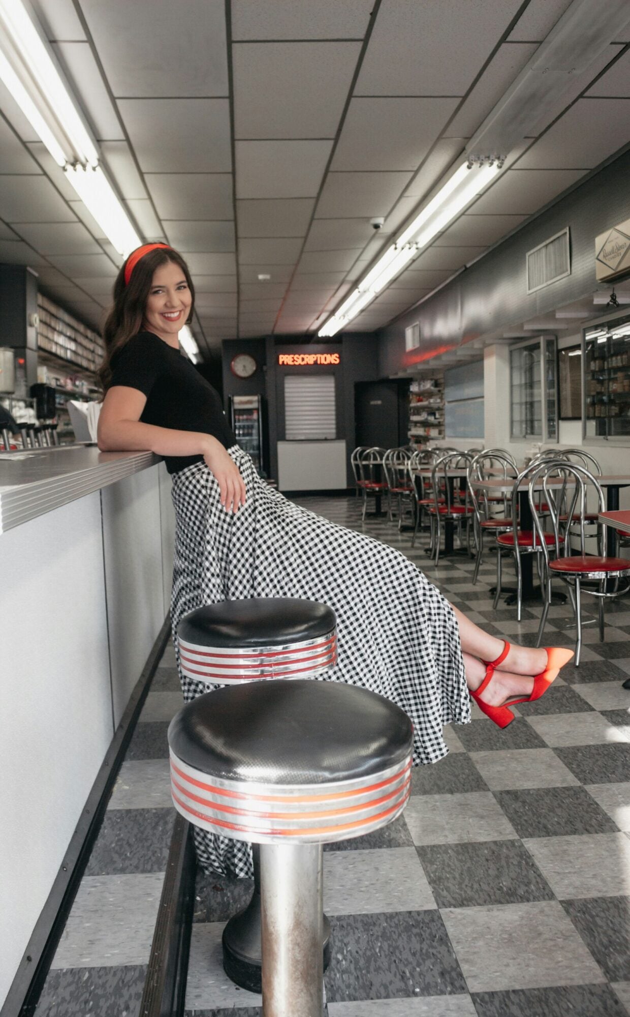 The Pin-Up Allure: Between Retro Glamour and Modernity 6 Composer une allure retro selon sa personnalite 1 Lallure pin up entre glamour retro et modernite Modalova