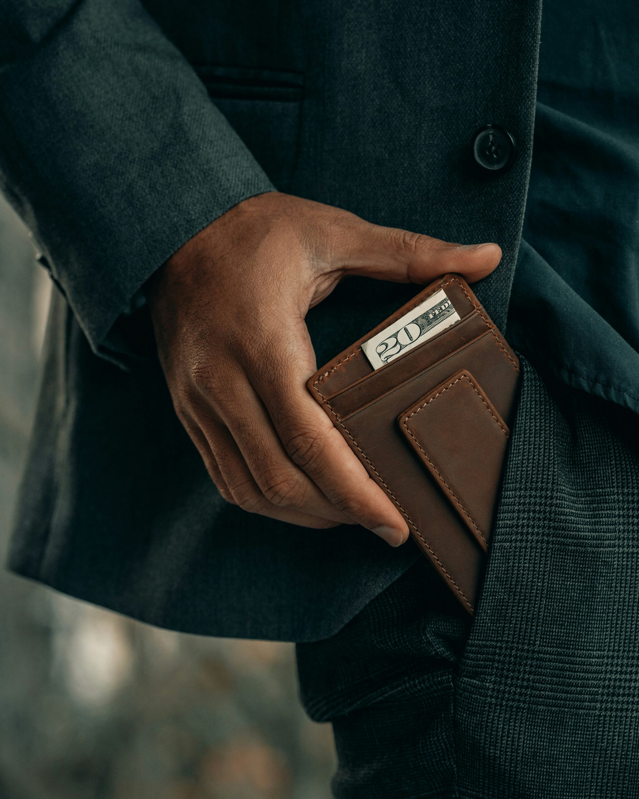 RFID wallets where style meets security Modalova scaled