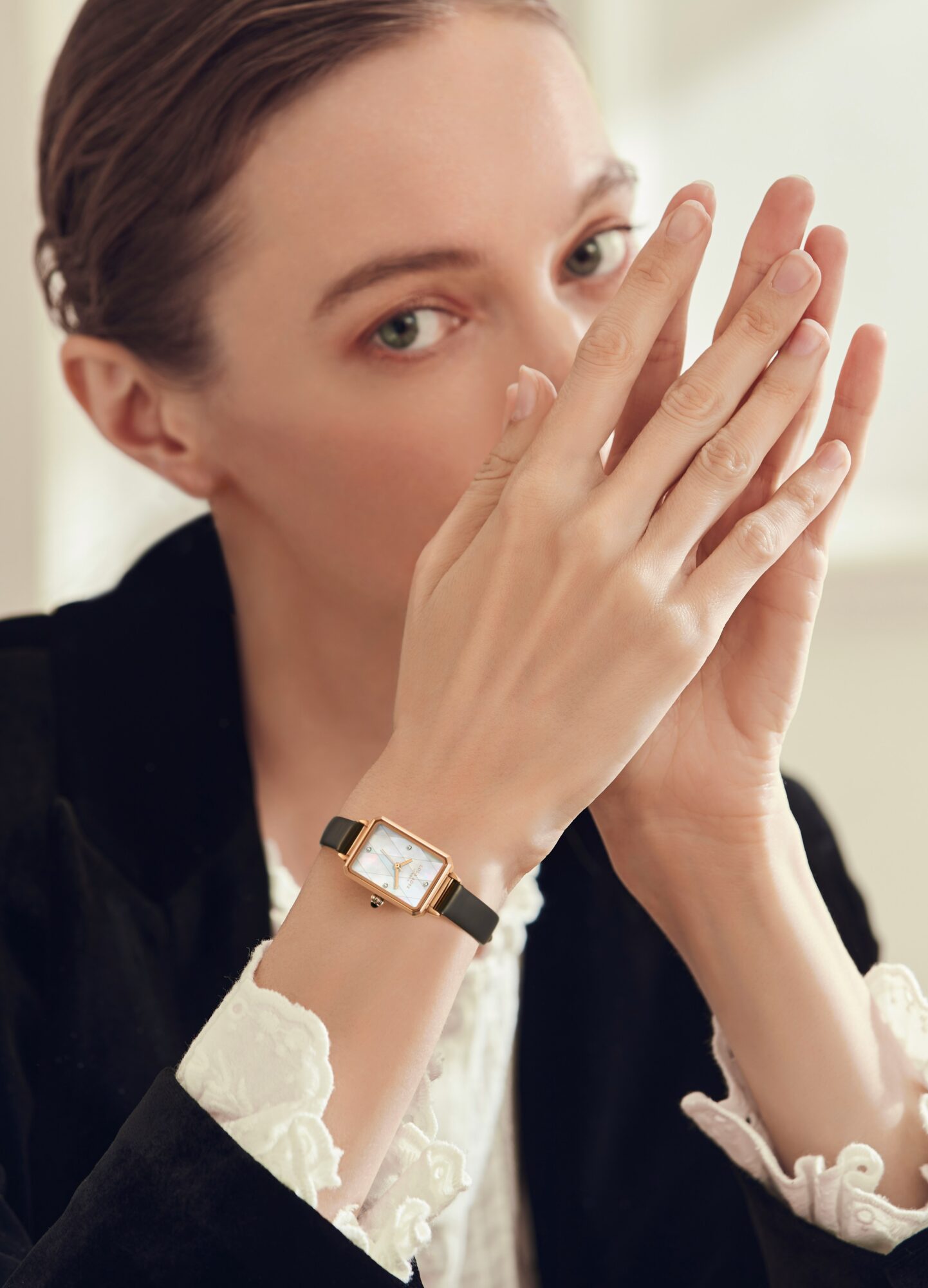 The mini watch, 2026’s quietest style statement 2 The return of the mini watch The mini watch 2026s quietest style statement Modalova