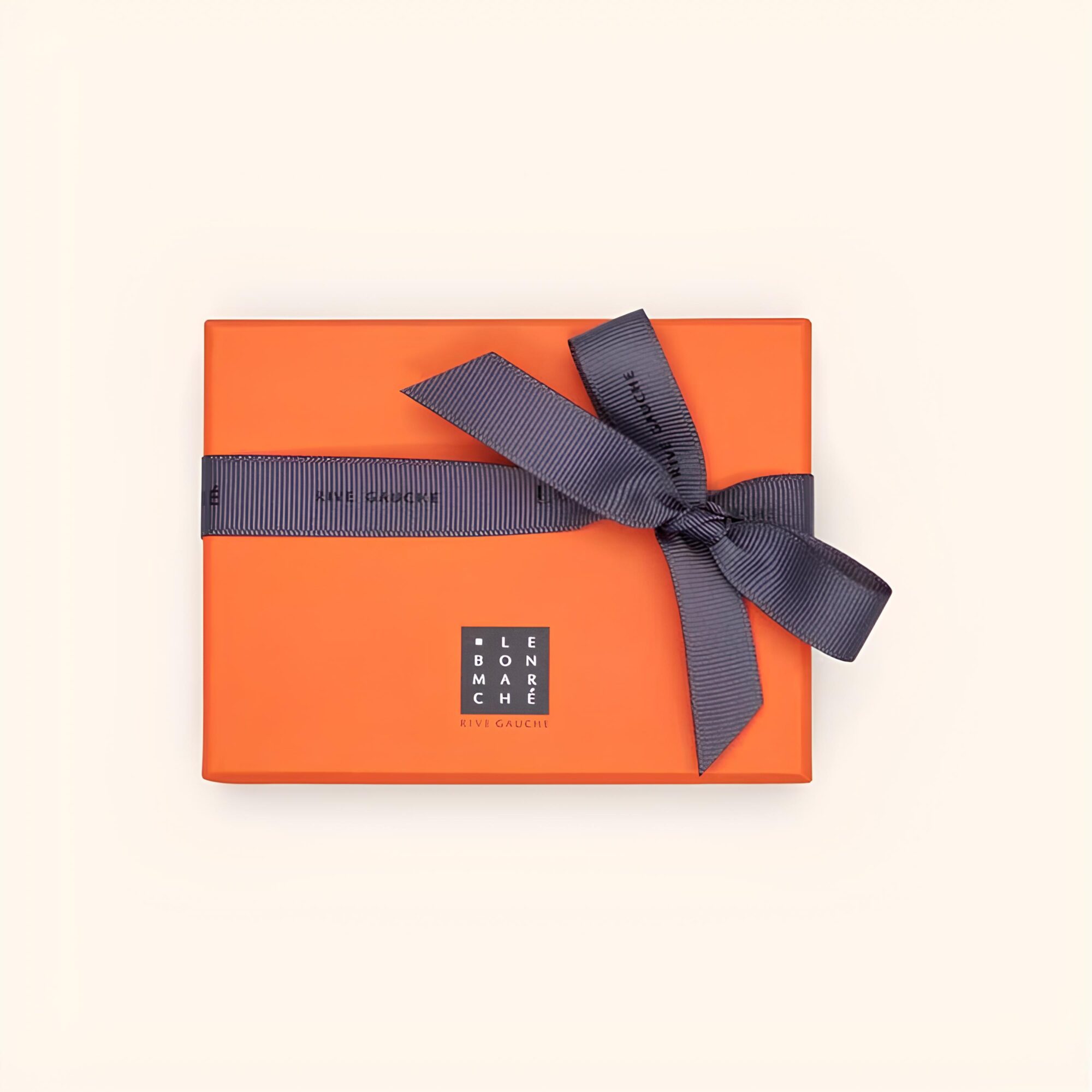When Luxury Houses Reinvent the Gift Card 2 La carte cadeau adopte les codes du luxe Quand les grandes maisons reinventent la carte cadeau Modalova