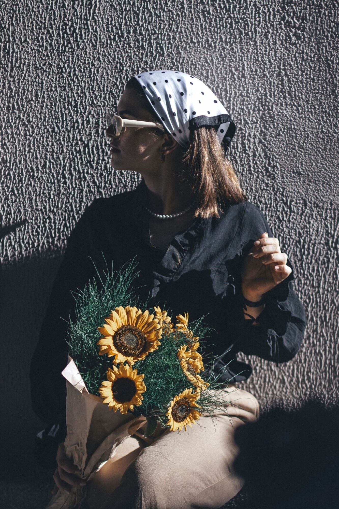 Parisian chic, reframed through accessories 3 Vintage jewelry and the appeal of patina Parisian chic reframed through accessories Modalova 1 1