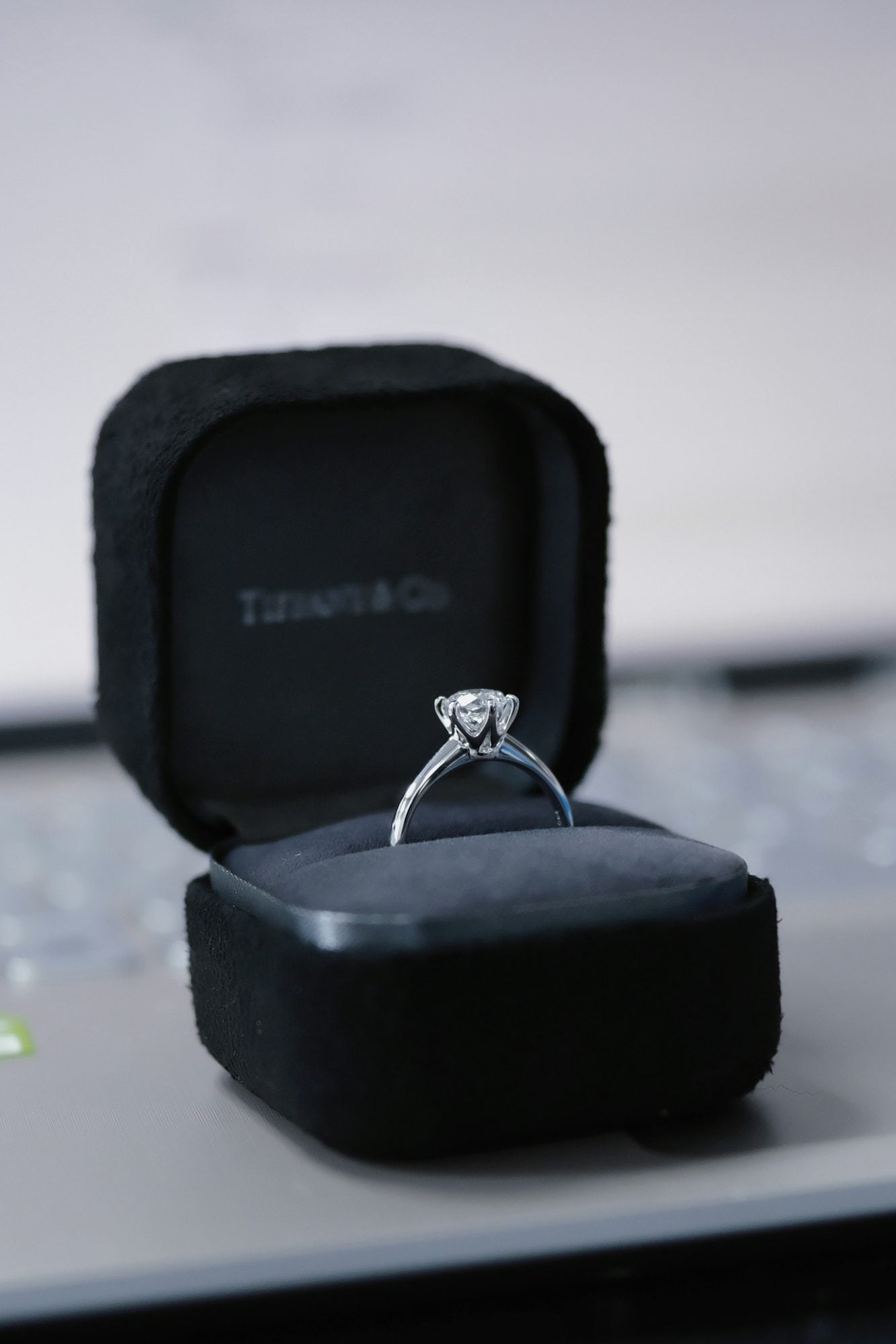 Buy or rent? A new approach to the engagement ring 3 Buying an engagement ring the timeless choice Buy or rent A new approach to the engagement ring Modalova