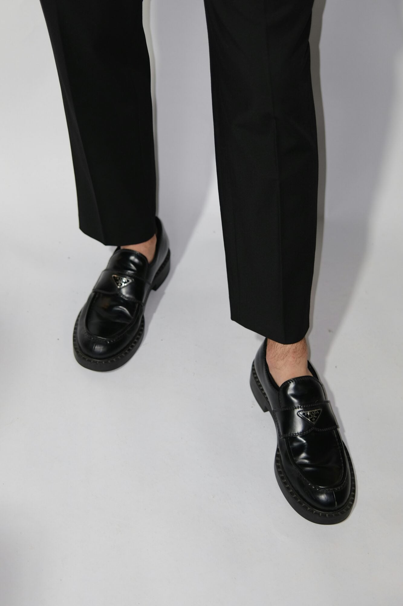 Le loafer nouvelle signature du tailoring Les chaussures qui reinventent le costume homme Modalova