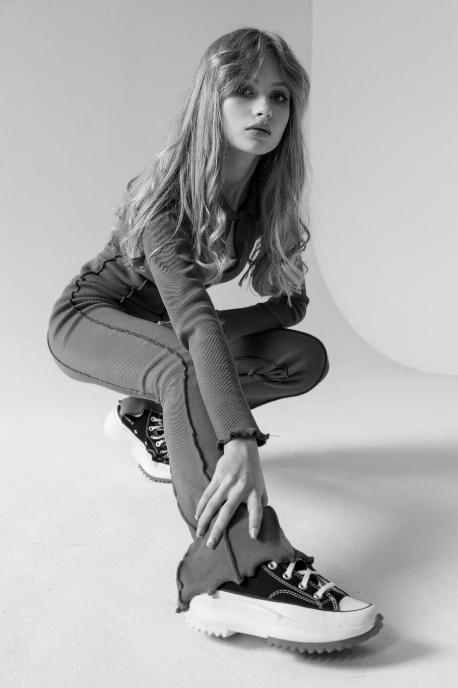 Sneakers and Silhouettes: The New Fashion Harmonies 2 Les silhouettes de baskets qui faconnent le vestiaire Baskets et silhouettes les nouveaux accords mode Modalova