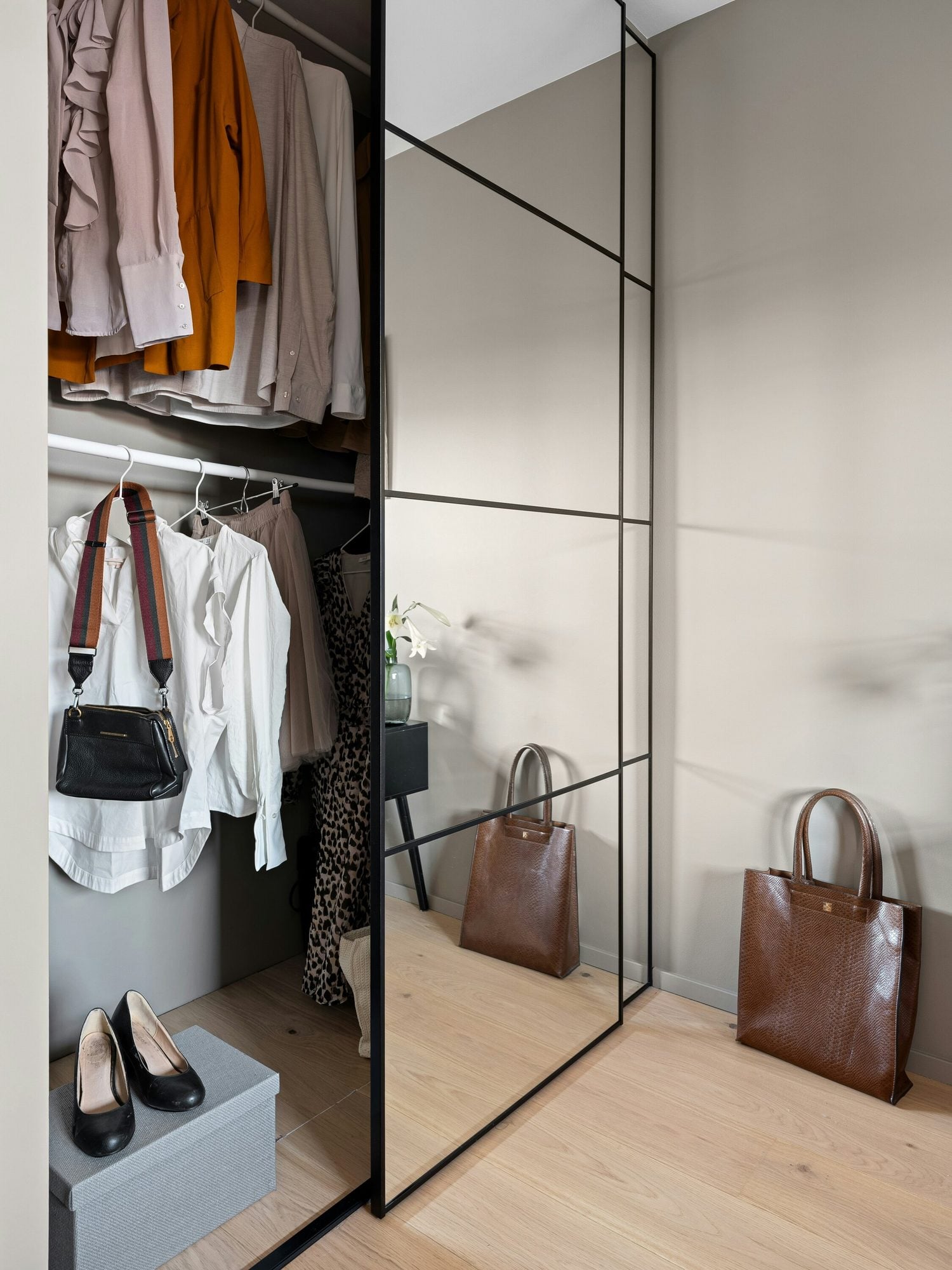How to choose the right designer bag for your wardrobe 2 Start with the wardrobe you already own How to choose the right designer bag for your wardrobe 1 Modalova