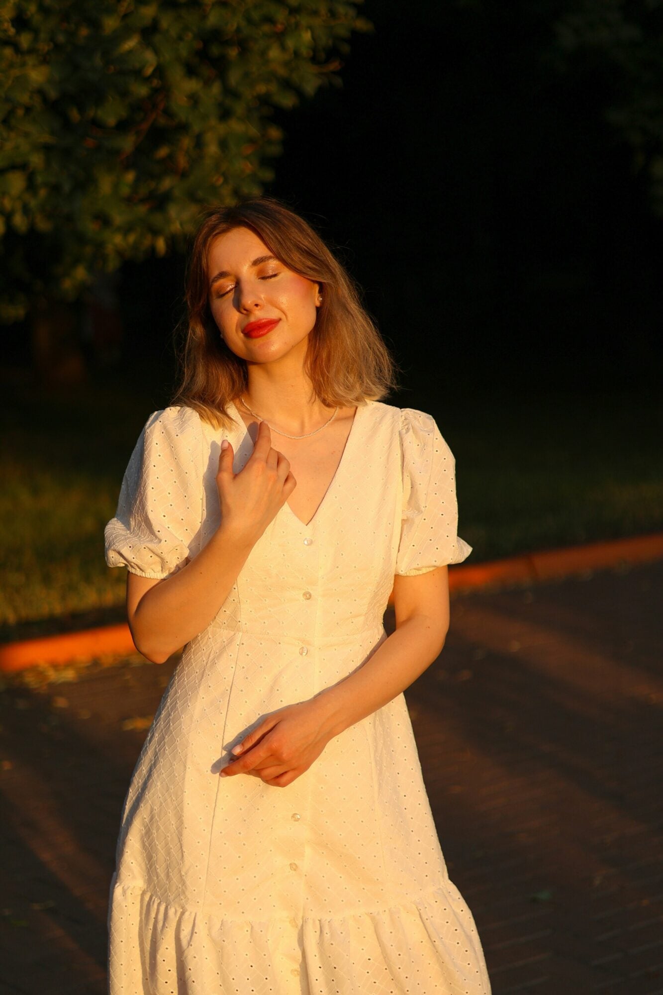 The ideal dress? A matter of cut and silhouette 5 Une bonne robe doit aussi savoir ou elle va 1 La robe ideale Une affaire de coupe et de silhouette Modalova